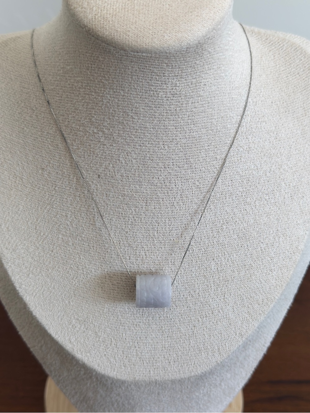 Grade A Lavender Burma Jade Jade Hand-Carved Barrel Pendant